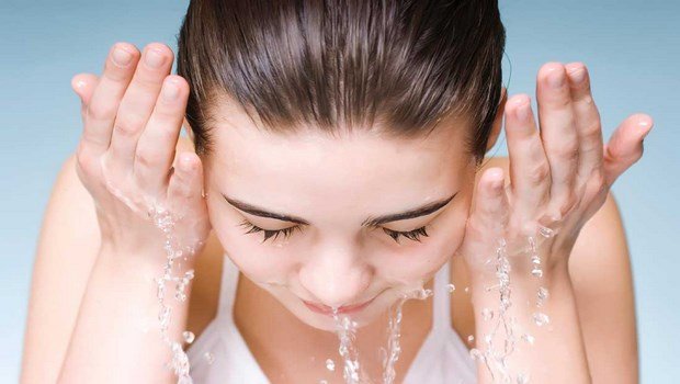 rose-water-benefits-sensitive-skin
