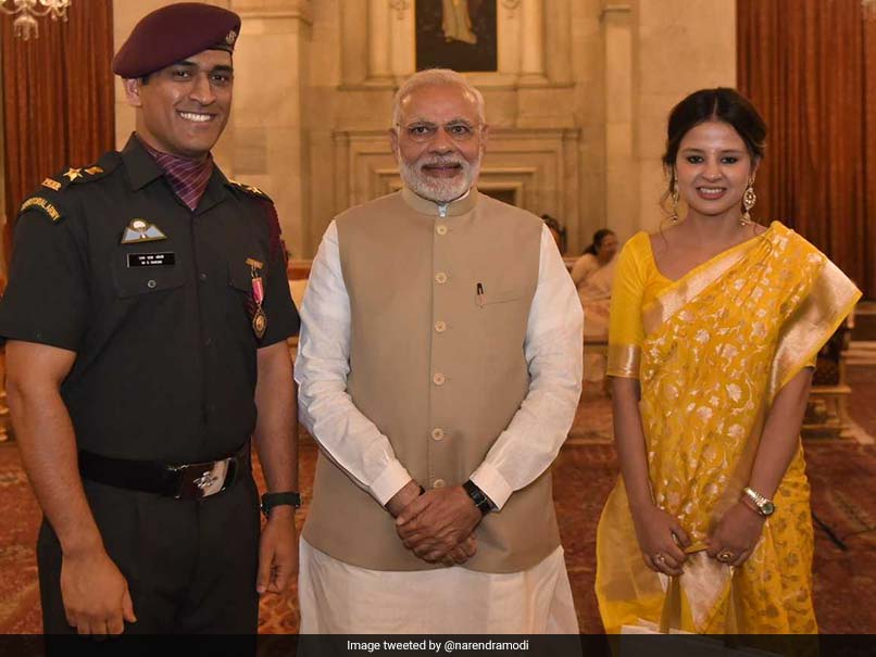 ms-dhoni-wife-pm-modi-