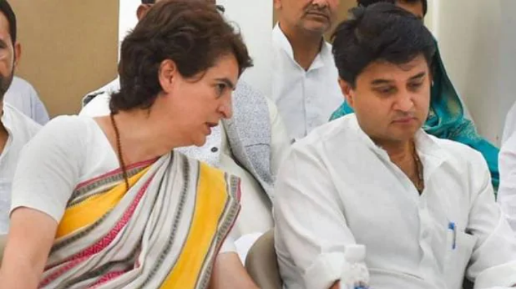 Jyotiraditya Scindia resigns ... now waiting for Priyanka's resignation!