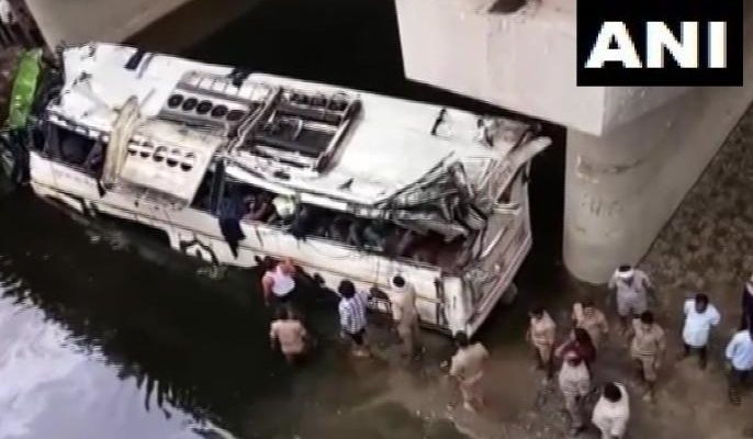 29 dead in Agra Express bus, bus filled with passengers coming from Lucknow to Delhi