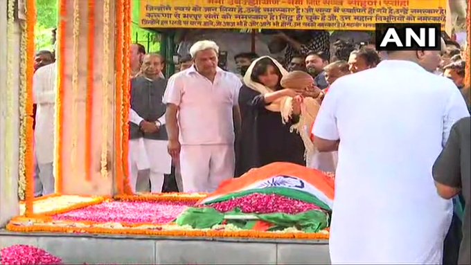Goodbye… Sushma Swaraj Funeral with State Honors - Daughter gave Mukhgnani