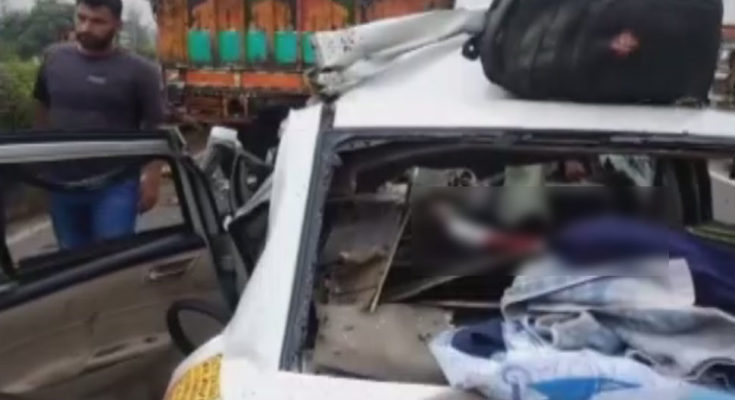 UP: Horrific road accident in Hapur, speeding car entered into a standing truck, 5 people died