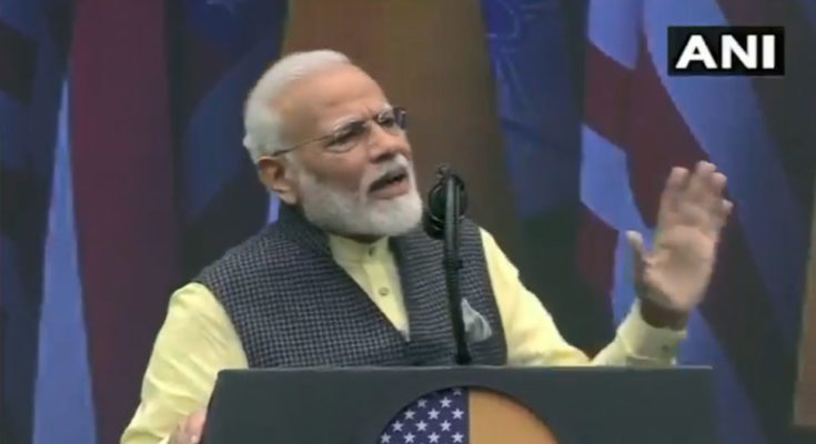 VIDEO: America asked 'Howdy Modi', PM Modi said, 'Majma Chhe, Sob bhaal bhalo'